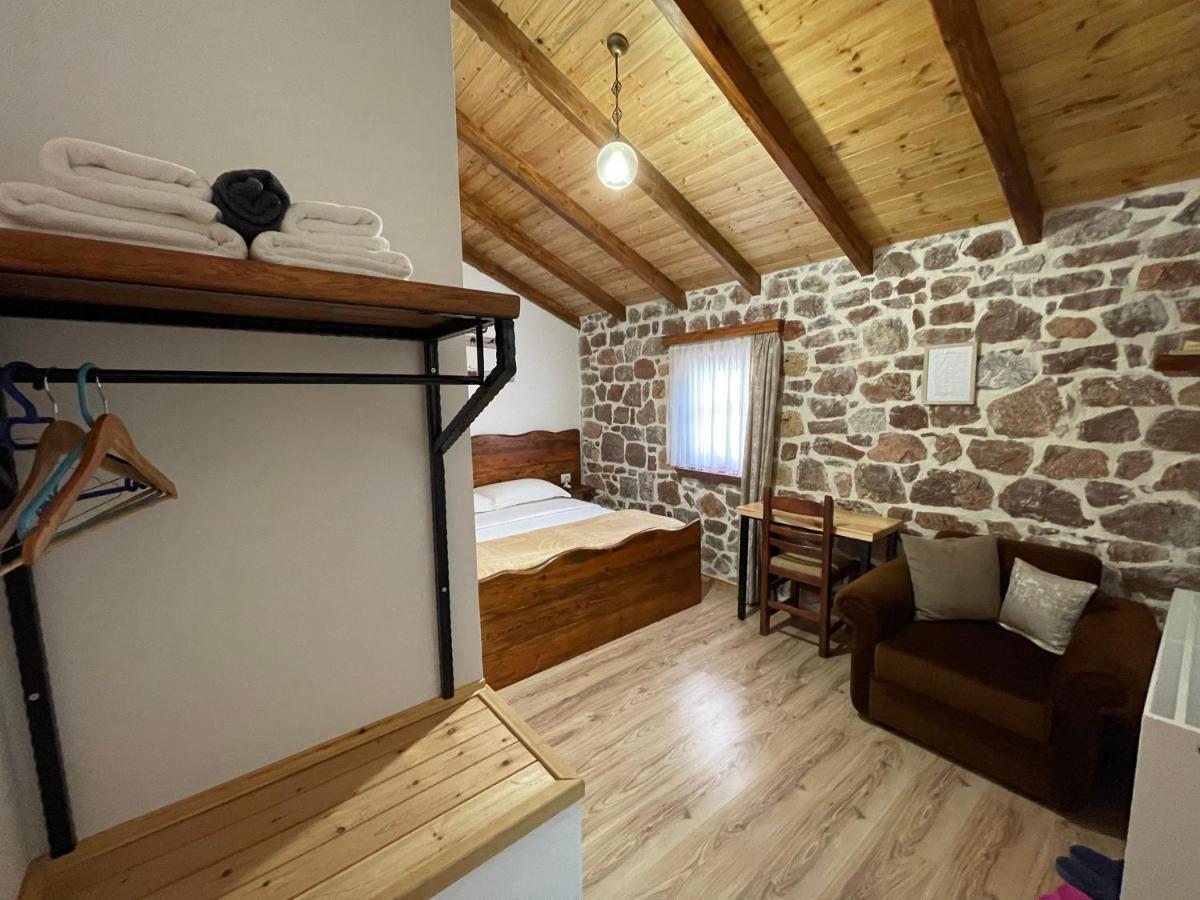 Bujtina Liana Voskopoje Hotel Eksteriør billede