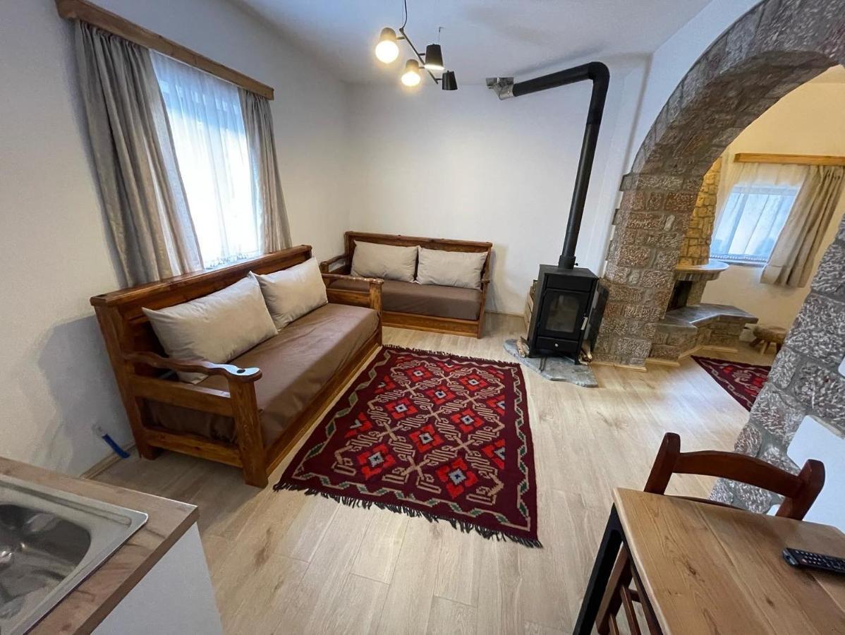 Bujtina Liana Voskopoje Hotel Eksteriør billede
