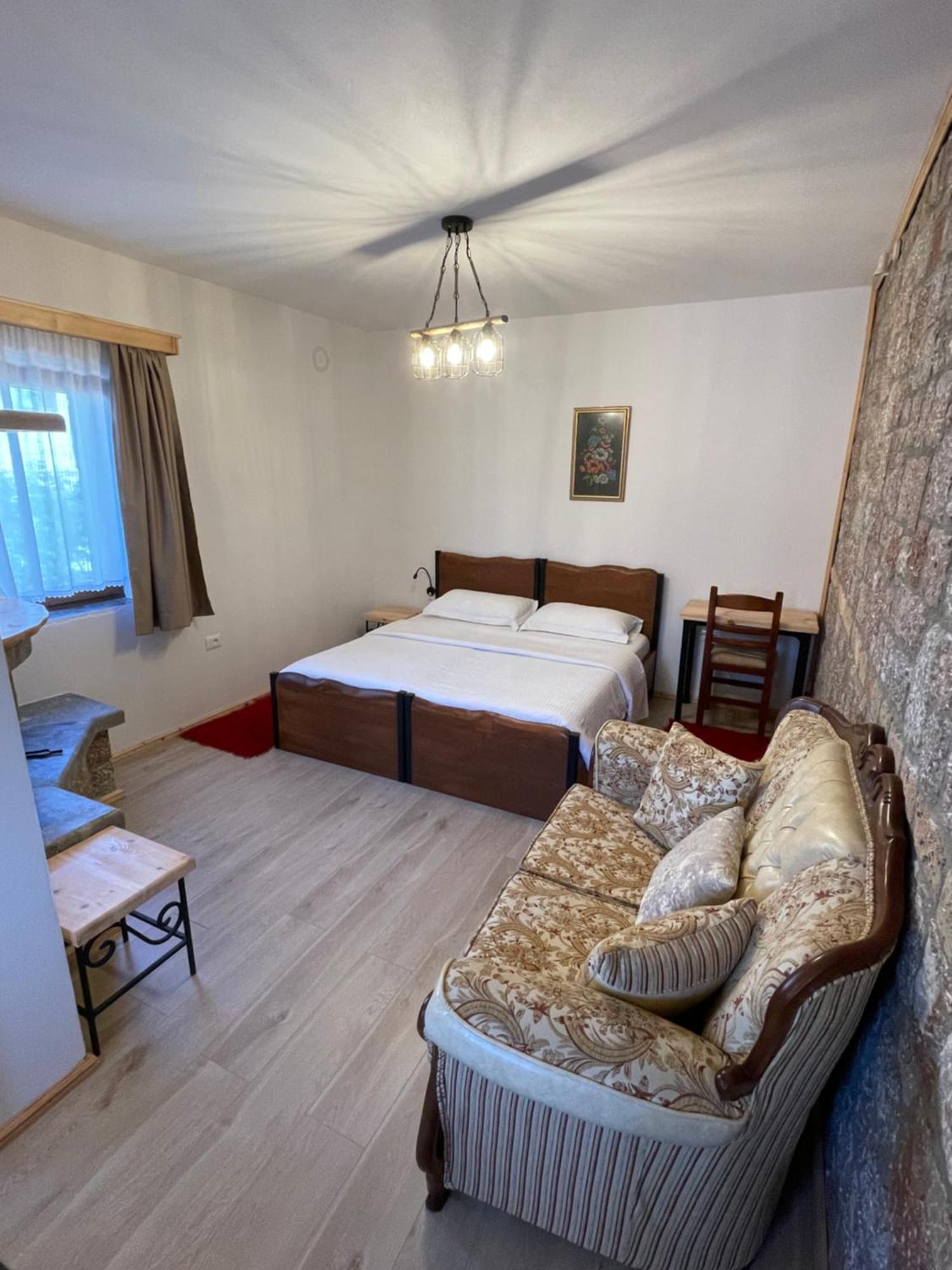 Bujtina Liana Voskopoje Hotel Eksteriør billede